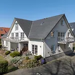 CBlue Ferienhaus am Yachthafen - Yacht